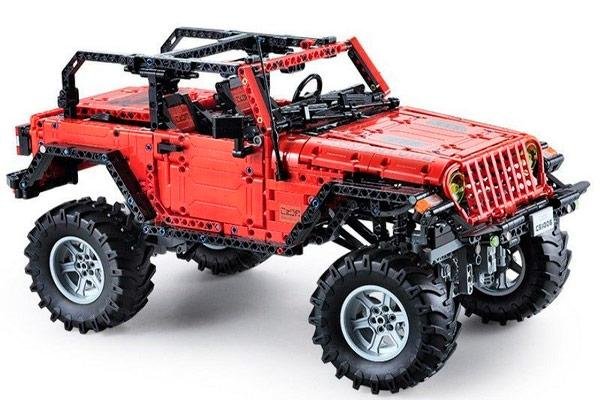 Радиоуправляемый конструктор CADA deTech Jeep Wrangler (1941 деталь) C61006W