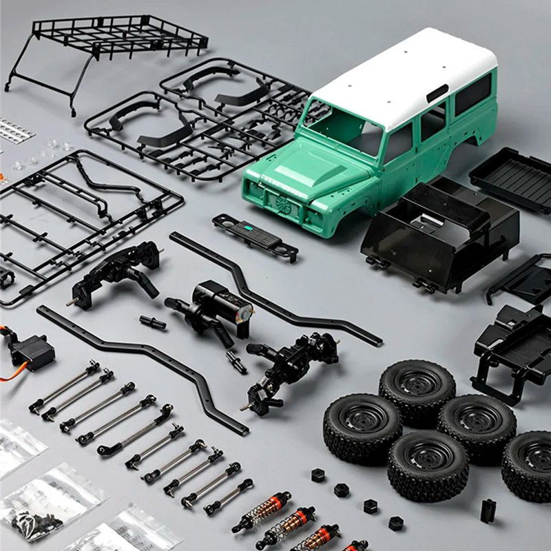 Конструктор для сборки внедорожника MN Model Defender (зеленый) 4WD масштаб 1:18 2.4G - MN-111K|GREEN