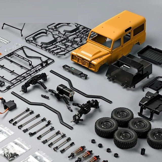 Конструктор для сборки внедорожника MN Model Defender (желтый) 4WD масштаб 1:18 2.4G - MN-111K|YELLOW