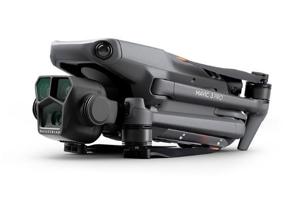 Квадрокоптер DJI Mavic 3 Pro Fly More Combo (DJI RC Pro)