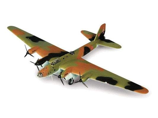 Модель сборная ZVEZDA Дальний бомбардировщик ПЕ-8 1:72