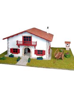 Сборная деревянная модель деревенского дома Artesania Latina Chalet kit de Caserío con carro, 1/72 - AL30610N