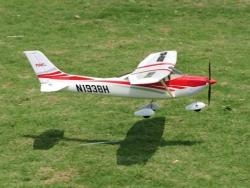 Радиоуправляемый самолет Top RC Cessna 182 красный 2.4G 4-ch LiPo RTF Top056C