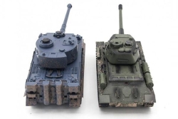 Радиоуправляемый танковый бой T34 Tiger масштаб 1:28 с эффектом грязи ZEGAN 99824D