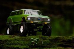 Модель для трофи Vaterra 1972 Chevy Suburban Ascender-S 4WD RTR 1:10